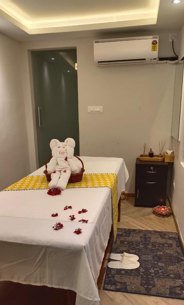 Royal Orchid Resort & Convention Centre, Yelahanka Bangalore Esterno foto