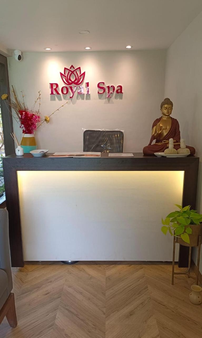 Royal Orchid Resort & Convention Centre, Yelahanka Bangalore Esterno foto